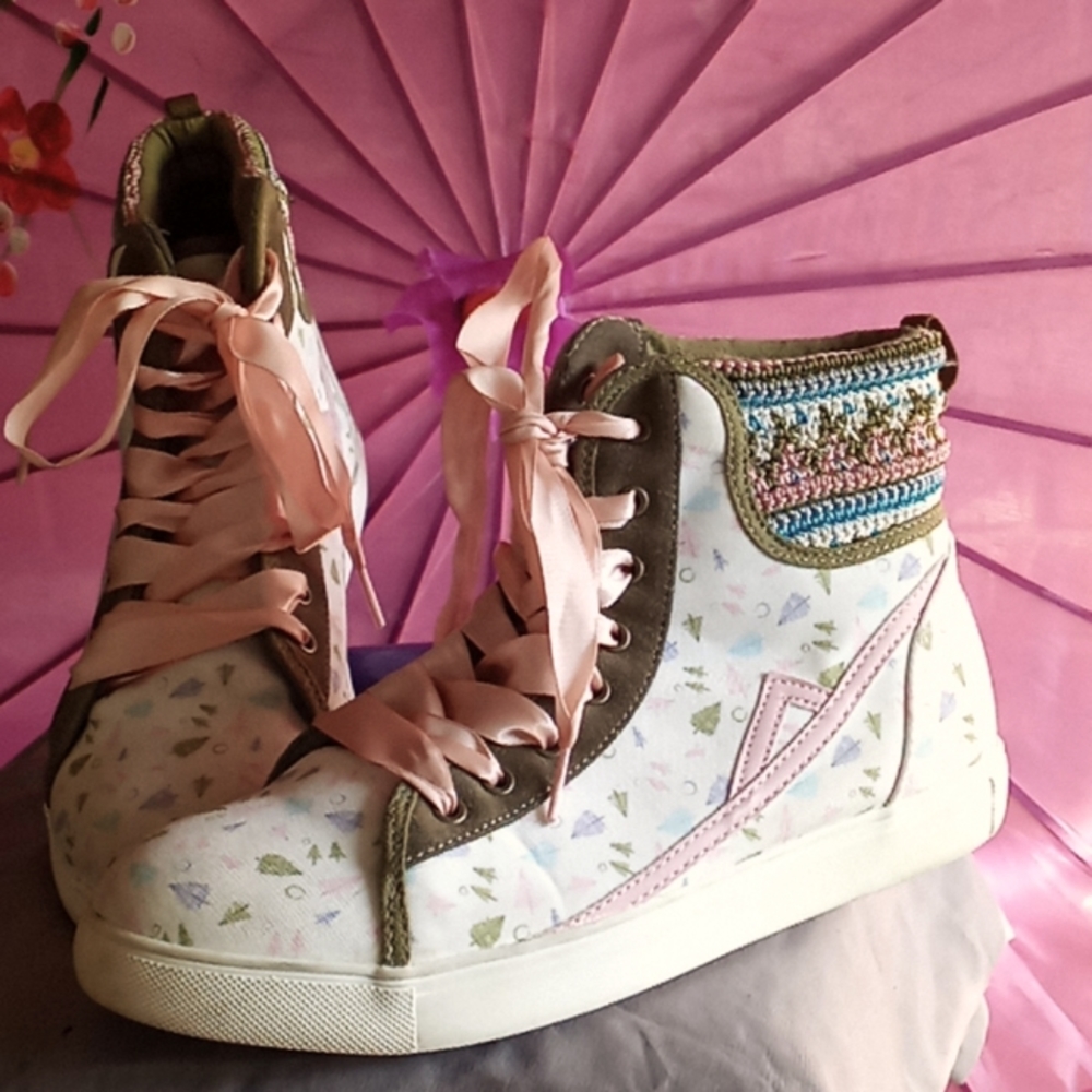 Shoes - Picture 4 of 4